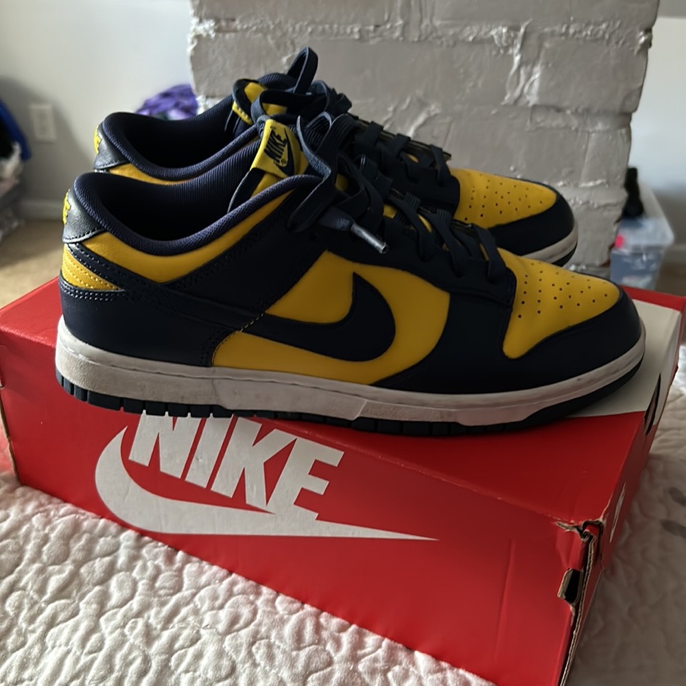 Nike dunk low retro! Size Mens 8.5/Wms. 10